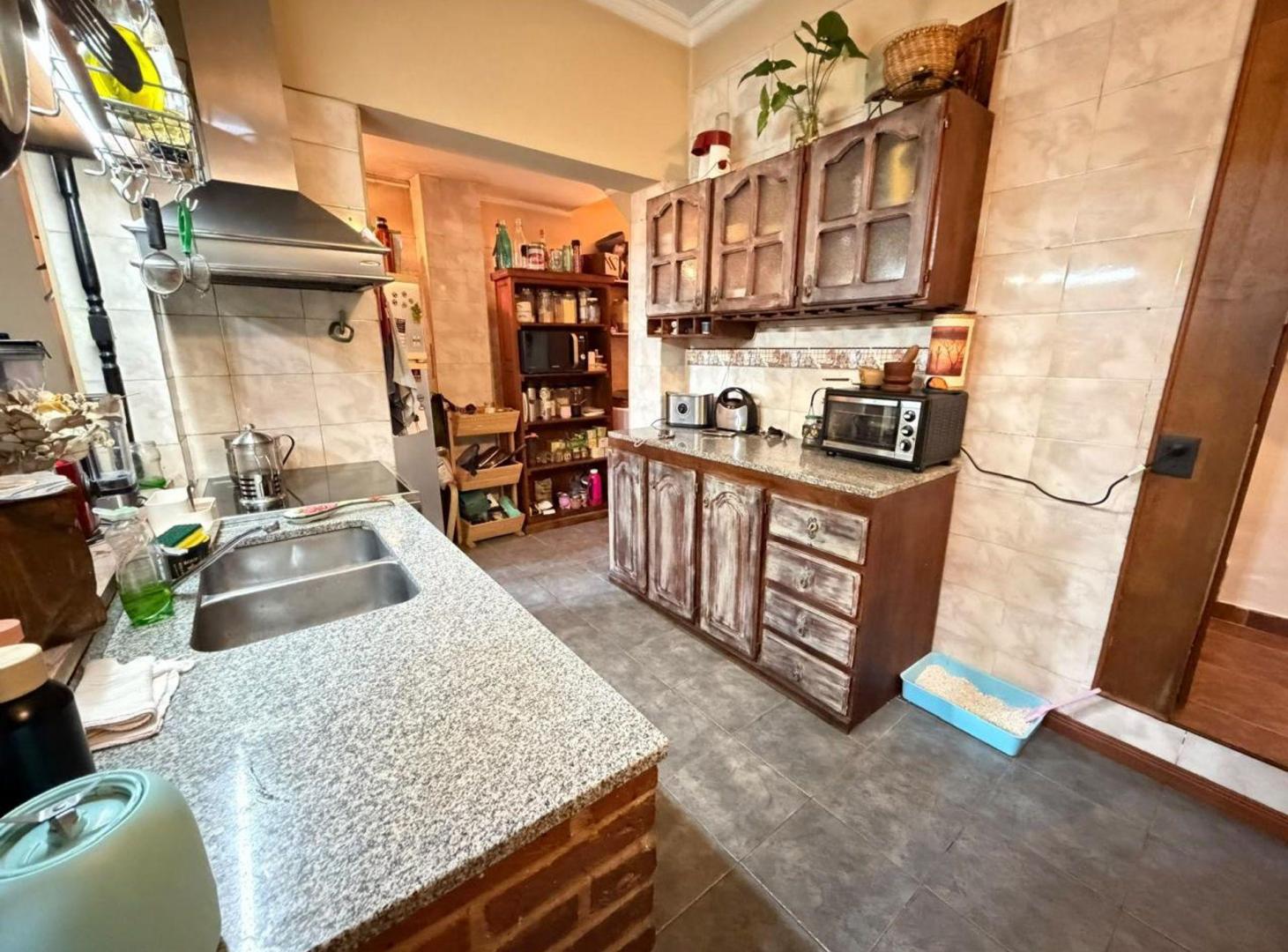 Foto de CASA 5 AMB. C/ COCHERA EN VENTA - LANUS OESTE, imagen 2