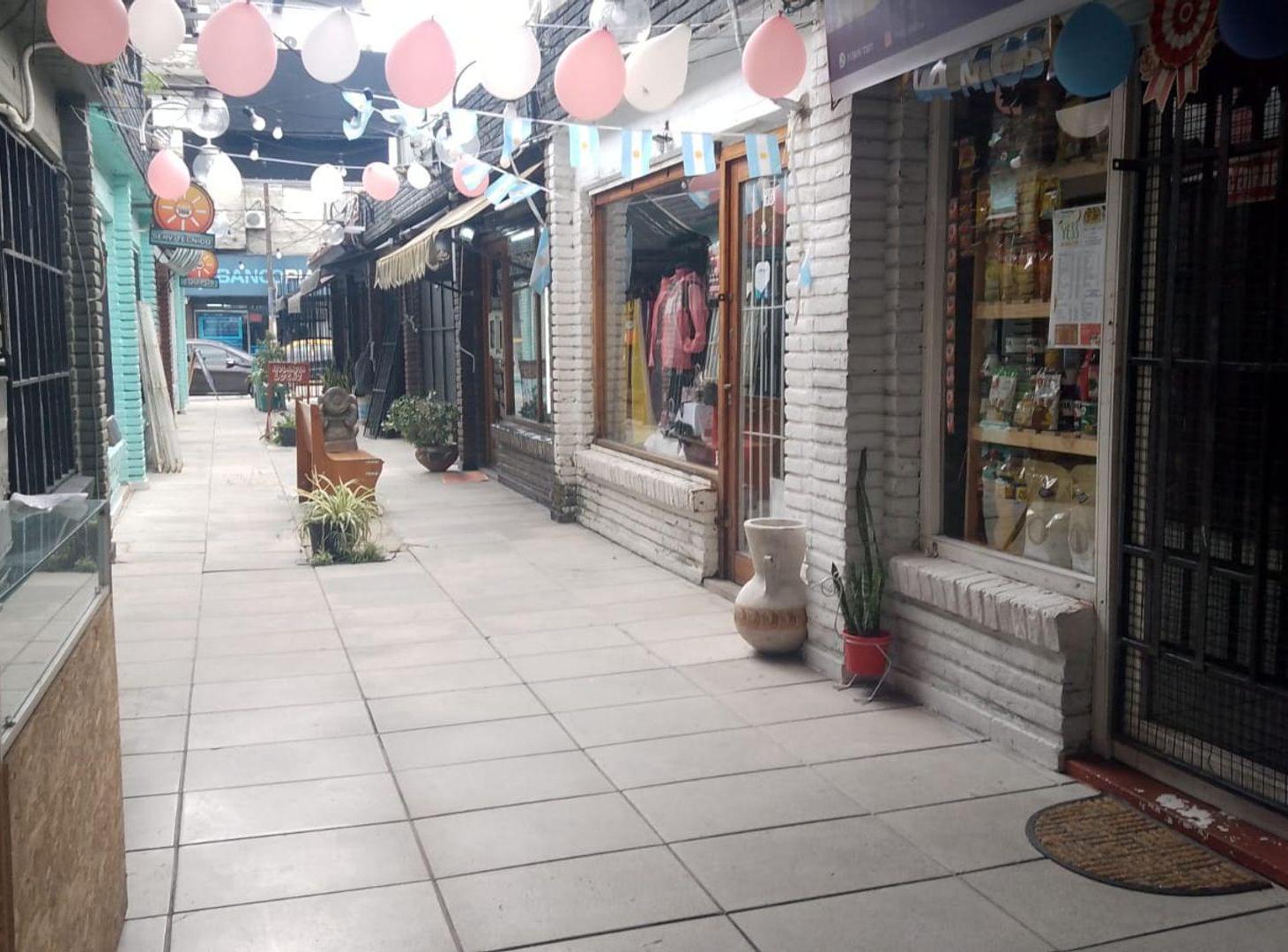 Foto de LOCAL en galeria en venta sobre av. Peron, imagen 5