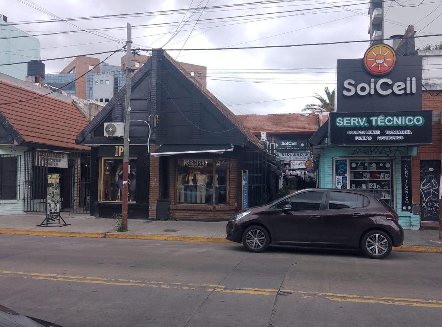 Foto de LOCAL en galeria en venta sobre av. Peron, imagen 1