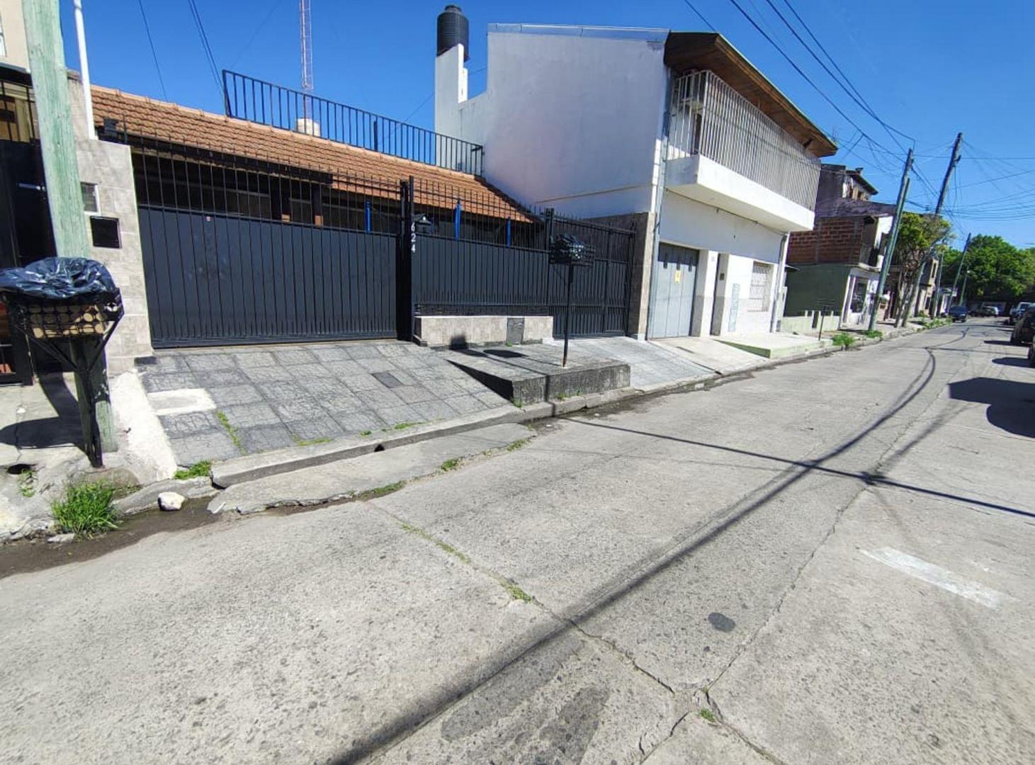 Foto de VENTA CASA 5 AMB | COCHERA DOBLE | TERRAZA, imagen 2