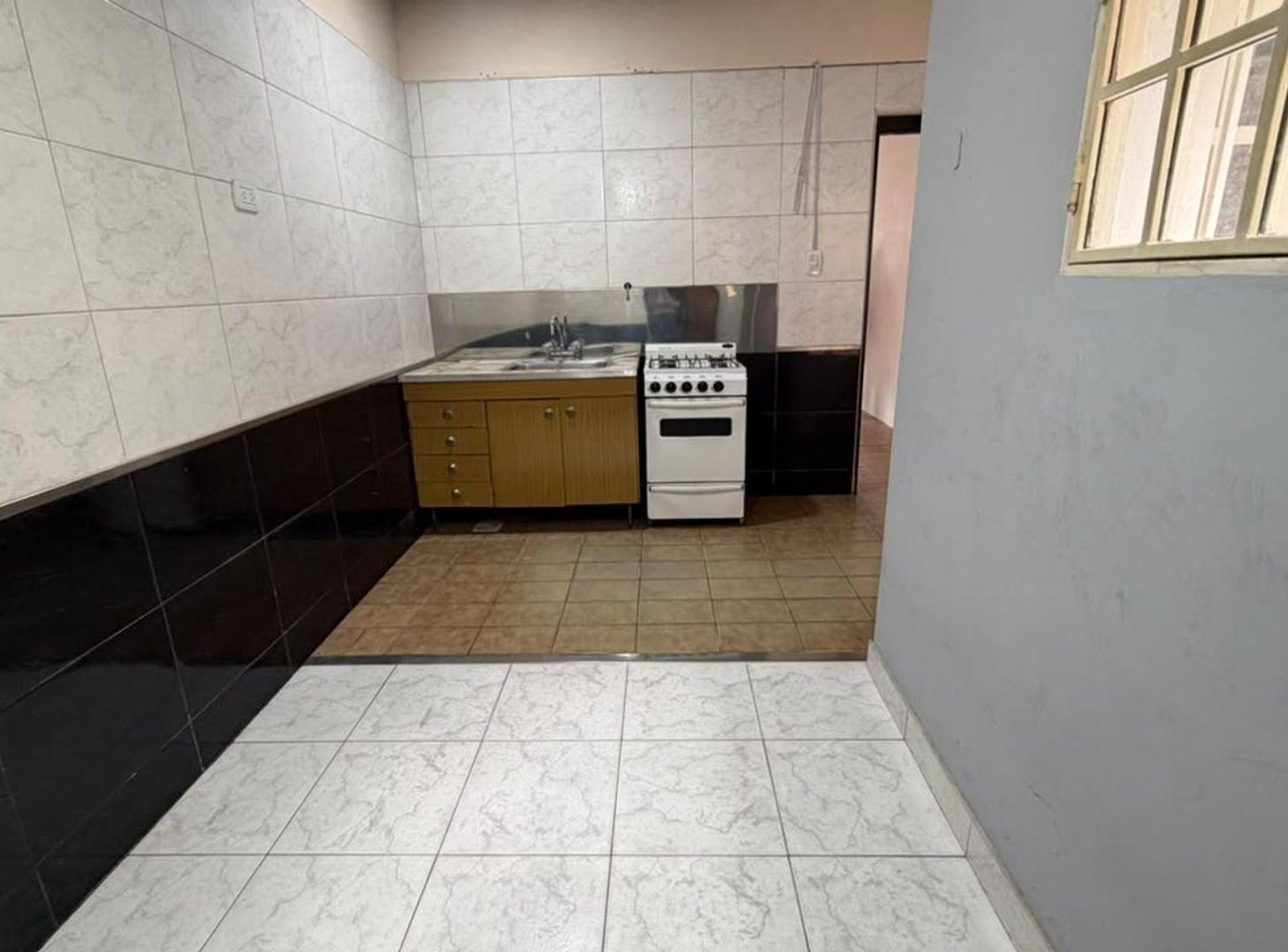 Foto de ALQUILER | PH DE 3 AMBIENTES EN VALENTÍN ALSINA, imagen 3