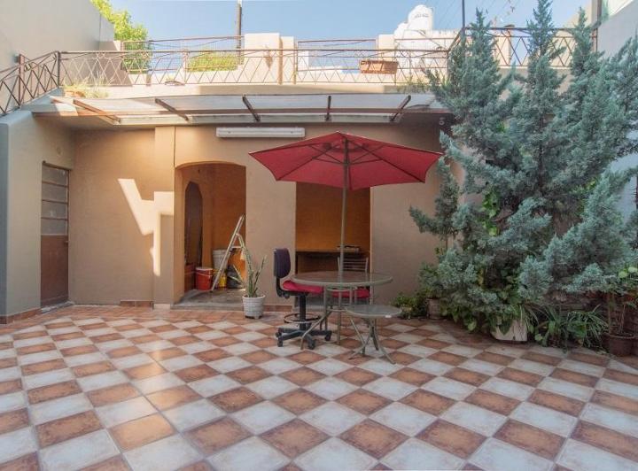 CASA EN BOEDO PATIO PARRILLA TERRAZA. 5 AMB 5
