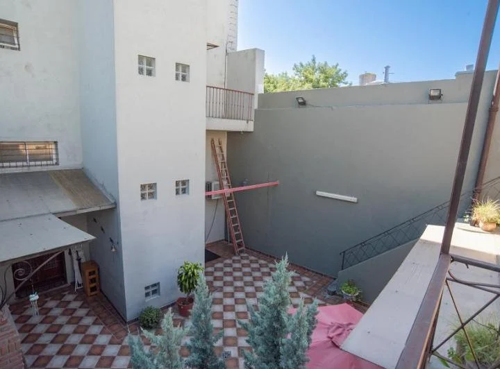 CASA EN BOEDO PATIO PARRILLA TERRAZA. 5 AMB 4