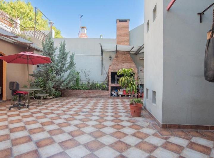 CASA EN BOEDO PATIO PARRILLA TERRAZA. 5 AMB 2