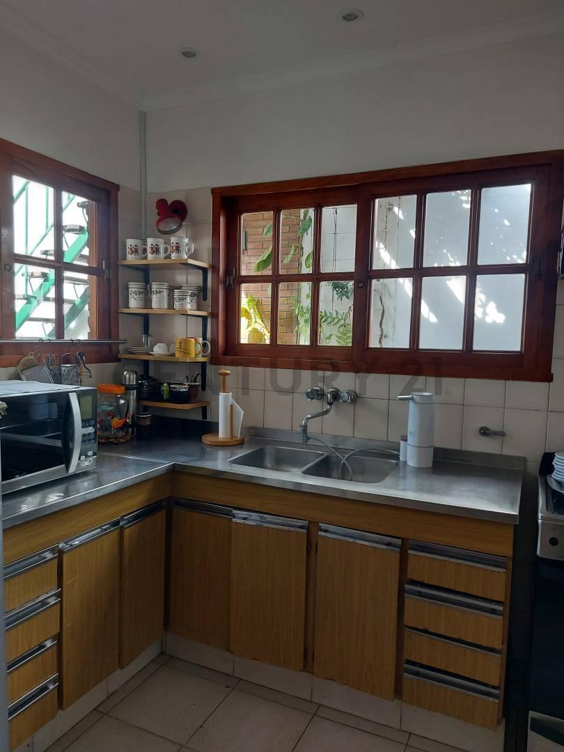 Foto de Venta Casa 4 dormitorios, cochera, terraza y patio - Zona centro, imagen 3