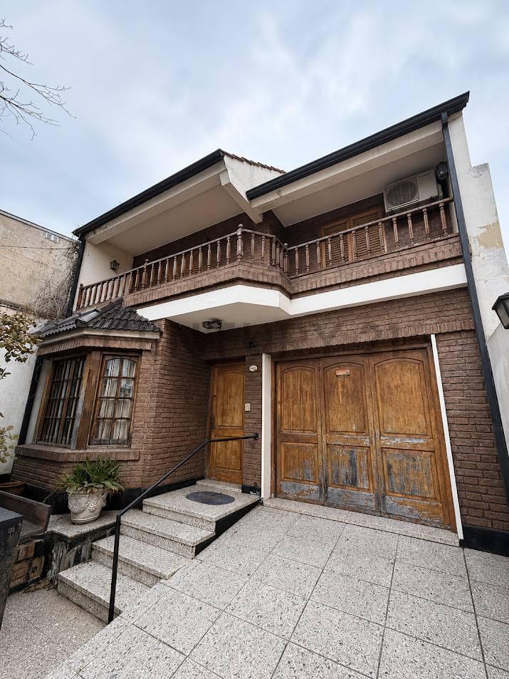 Foto de Venta Casa de 2 plantas - 3 dormitorios, cochera, patio - Barrio, imagen 4