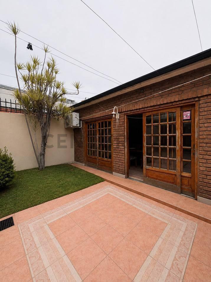 Foto de Venta Casa de 2 plantas - 3 dormitorios, cochera, patio - Barrio, imagen 5