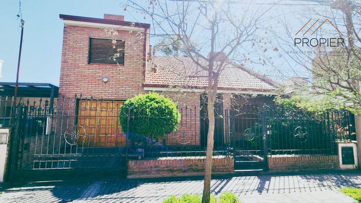 Casa en Venta en Barrio Iponá | Excelente ubicación, 4 dormitorios, escritorio y quincho