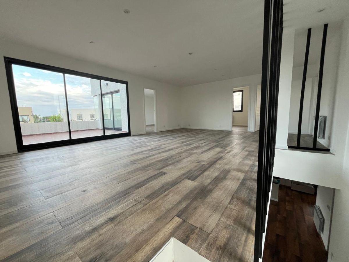 Foto de Casa de 250 m² con 3 dormitorios en alquiler temporal en Ceibos, imagen 3