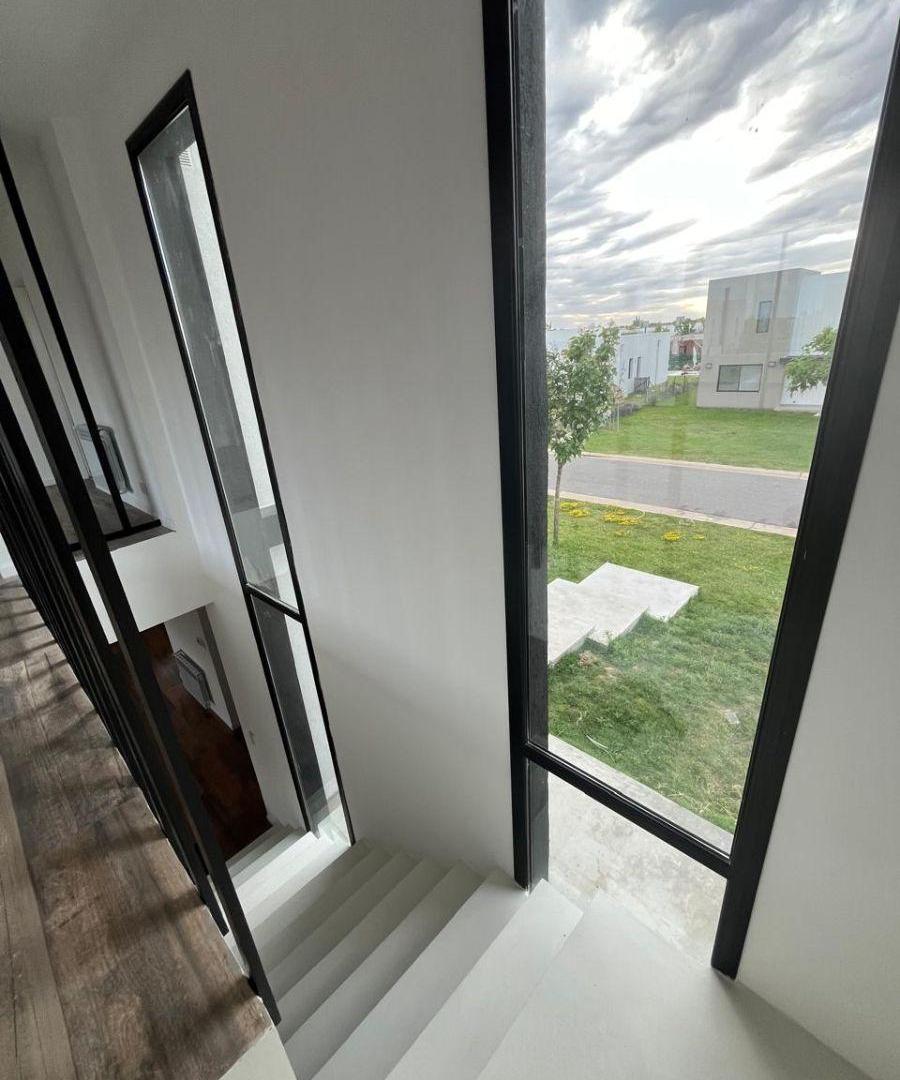 Foto de Casa de 250 m² con 3 dormitorios en alquiler temporal en Ceibos, imagen 5