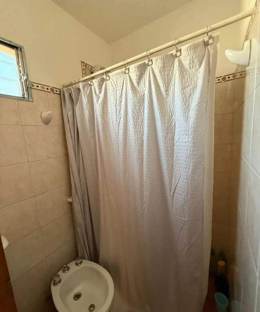 Venta - B° Poeta Lugones - Casa 2 Hab + Dpto 2 Hab
Ofrecemos en venta y oportunidad
APTO BANCO 4