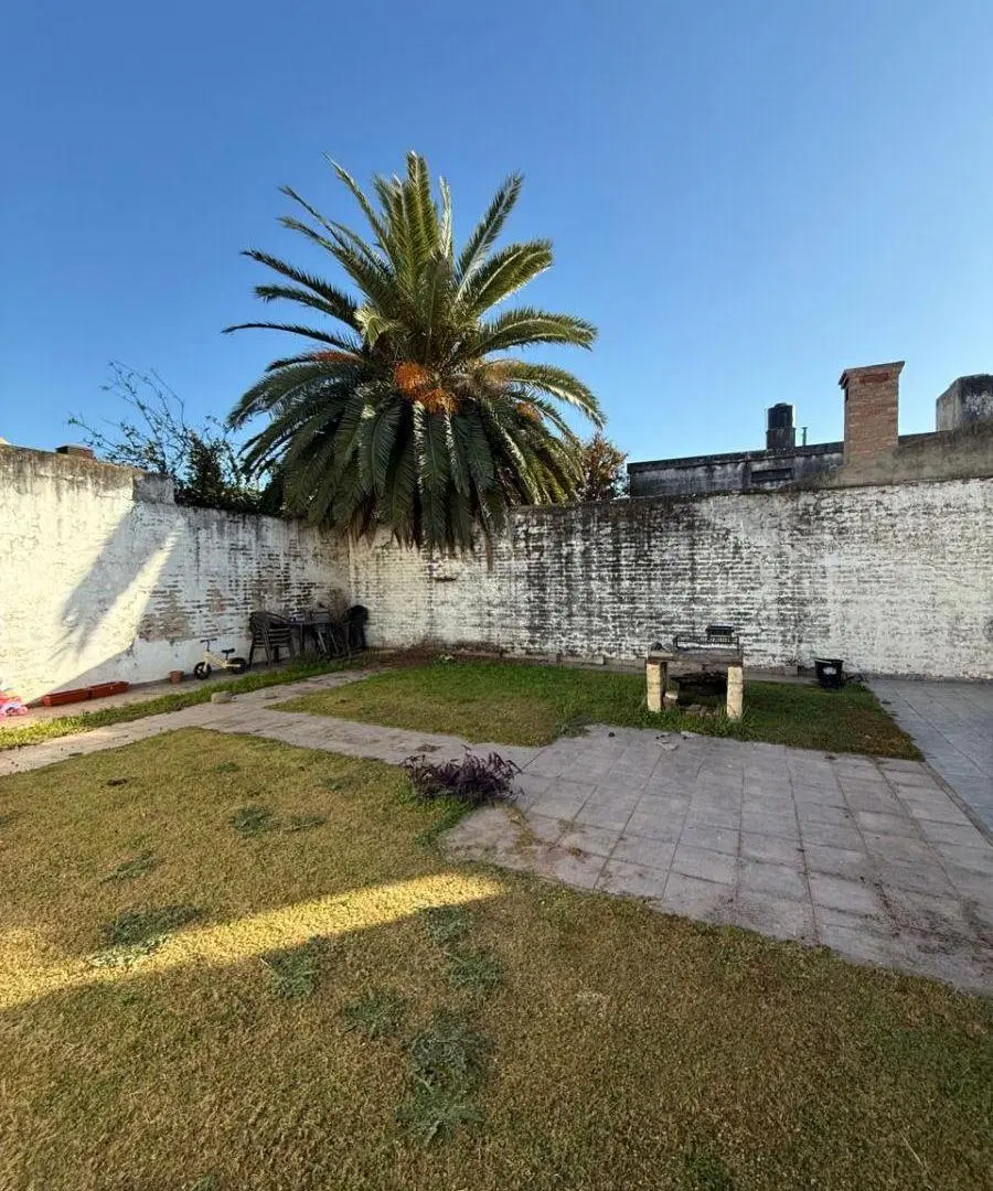 Venta - B° Poeta Lugones - Casa 2 Hab + Dpto 2 Hab
Ofrecemos en venta y oportunidad
APTO BANCO 3