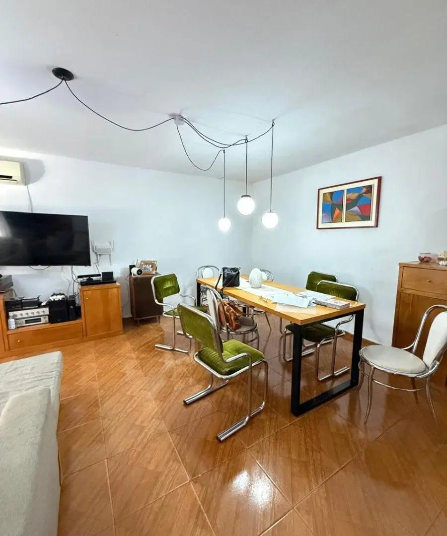 Venta - B° Poeta Lugones - Casa 2 Hab + Dpto 2 Hab
Ofrecemos en venta y oportunidad
APTO BANCO 8