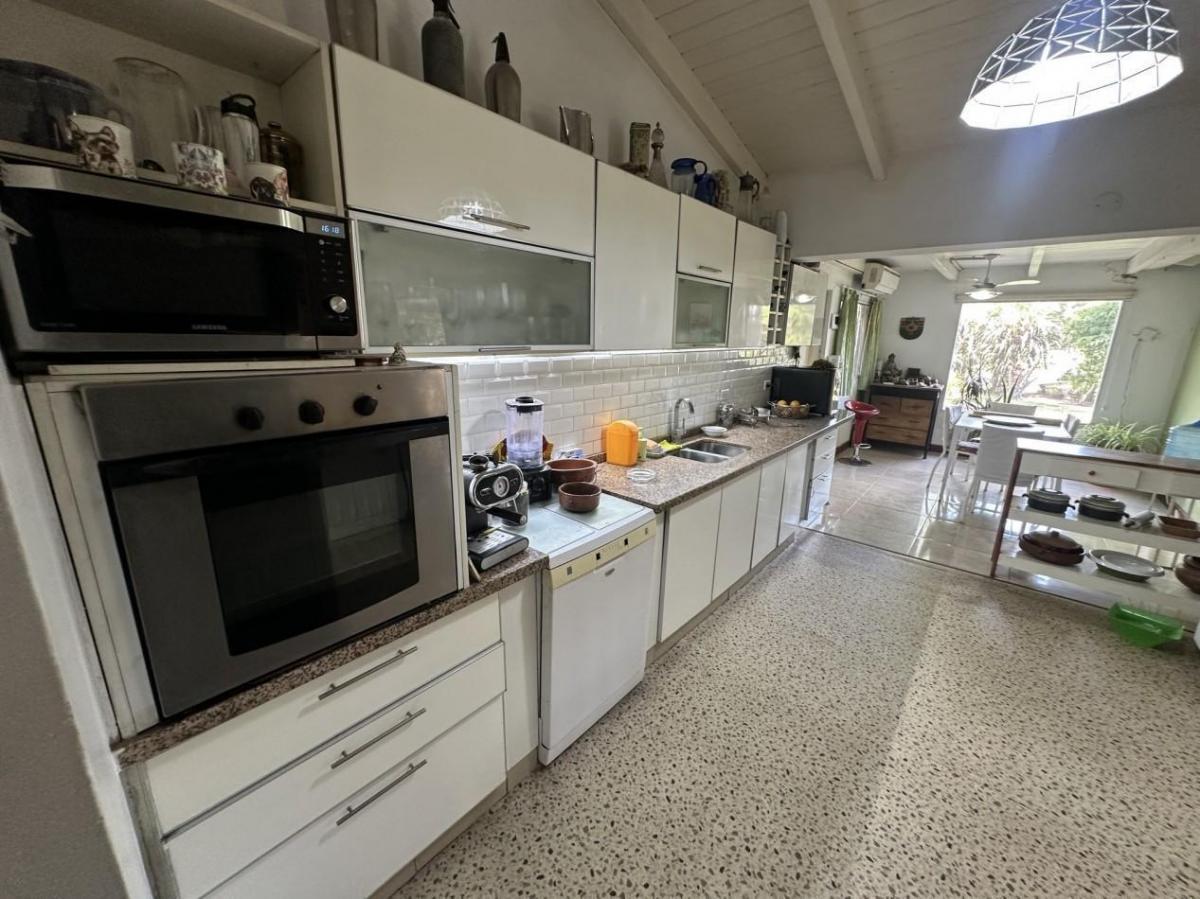VENTA CASA DOS DORMITORIOS MAS COMODIN Y PILETA, ROLDAN
