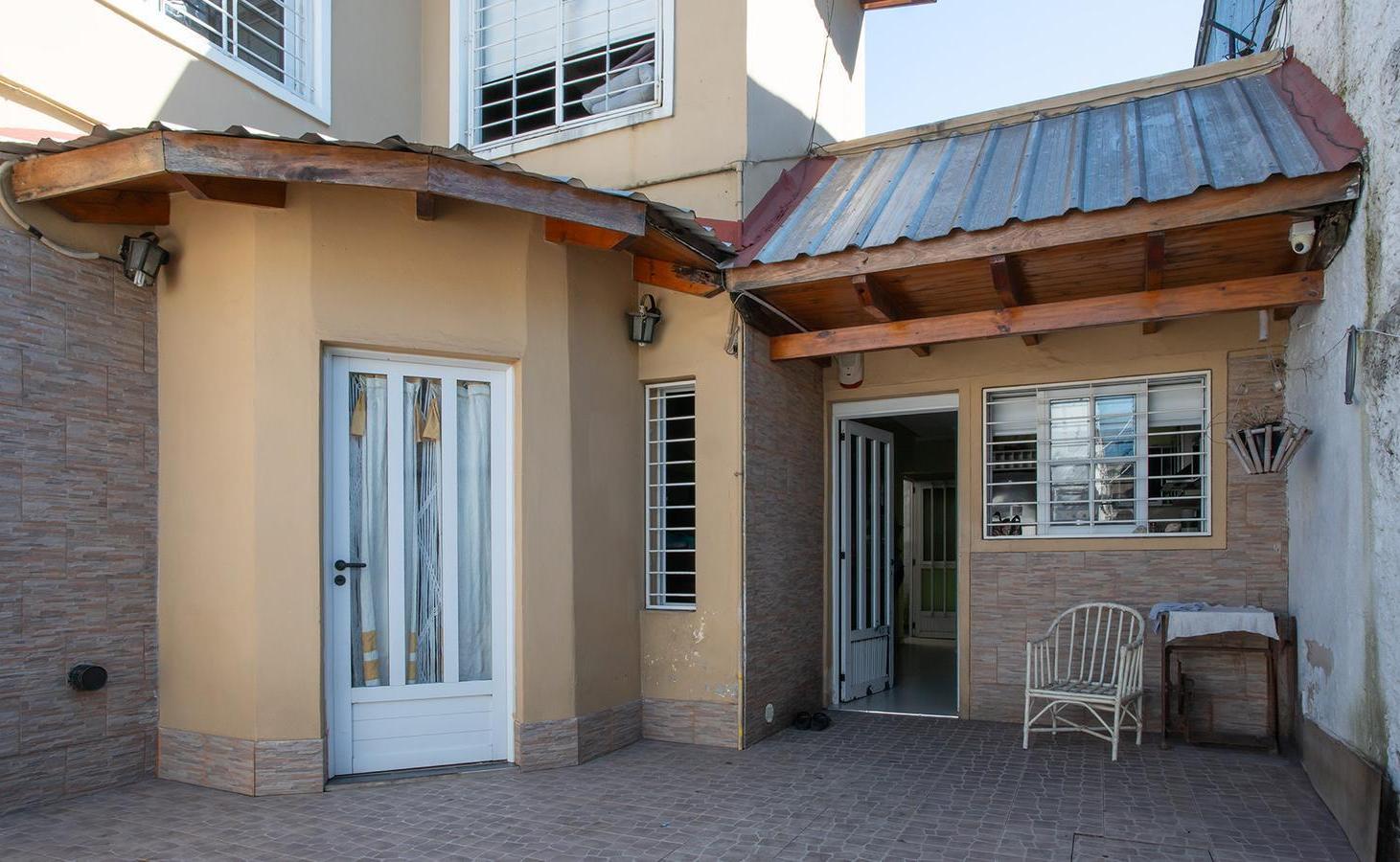 Venta casa pasillo unico, barrio Triangulo.