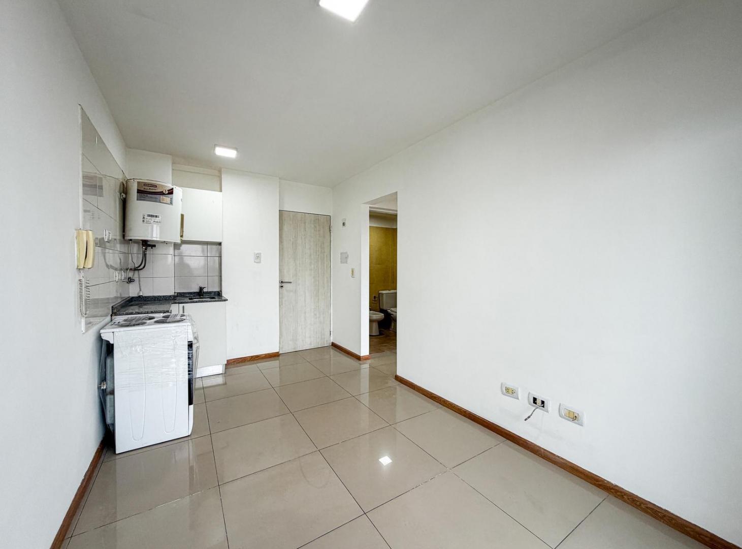 Foto de Departamento en venta sobre Av. Francia, imagen 3