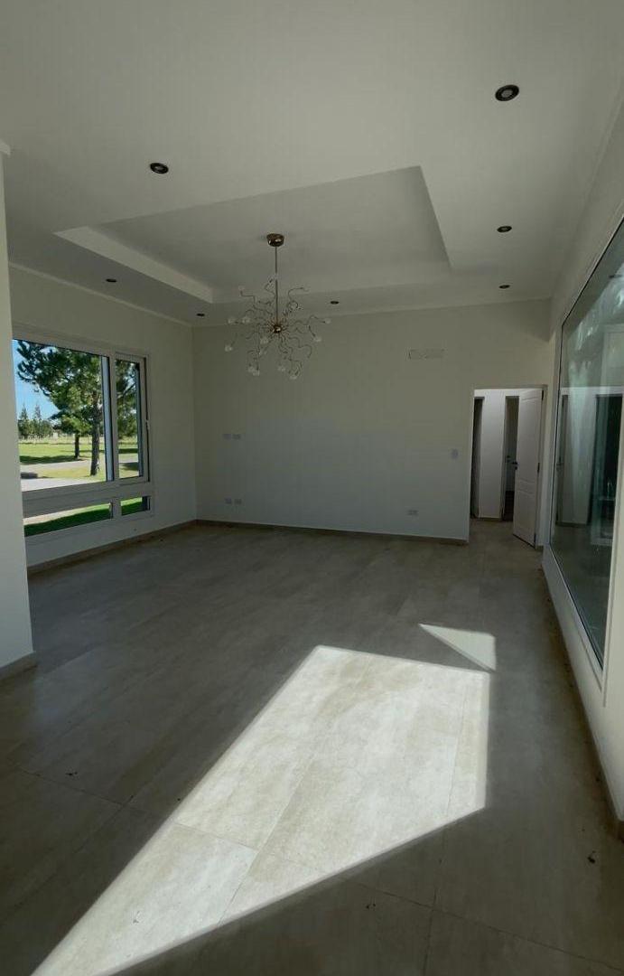 Foto de Importante casa a estrenar en barrio El Mirador VENTA O ALQUILER, imagen 3