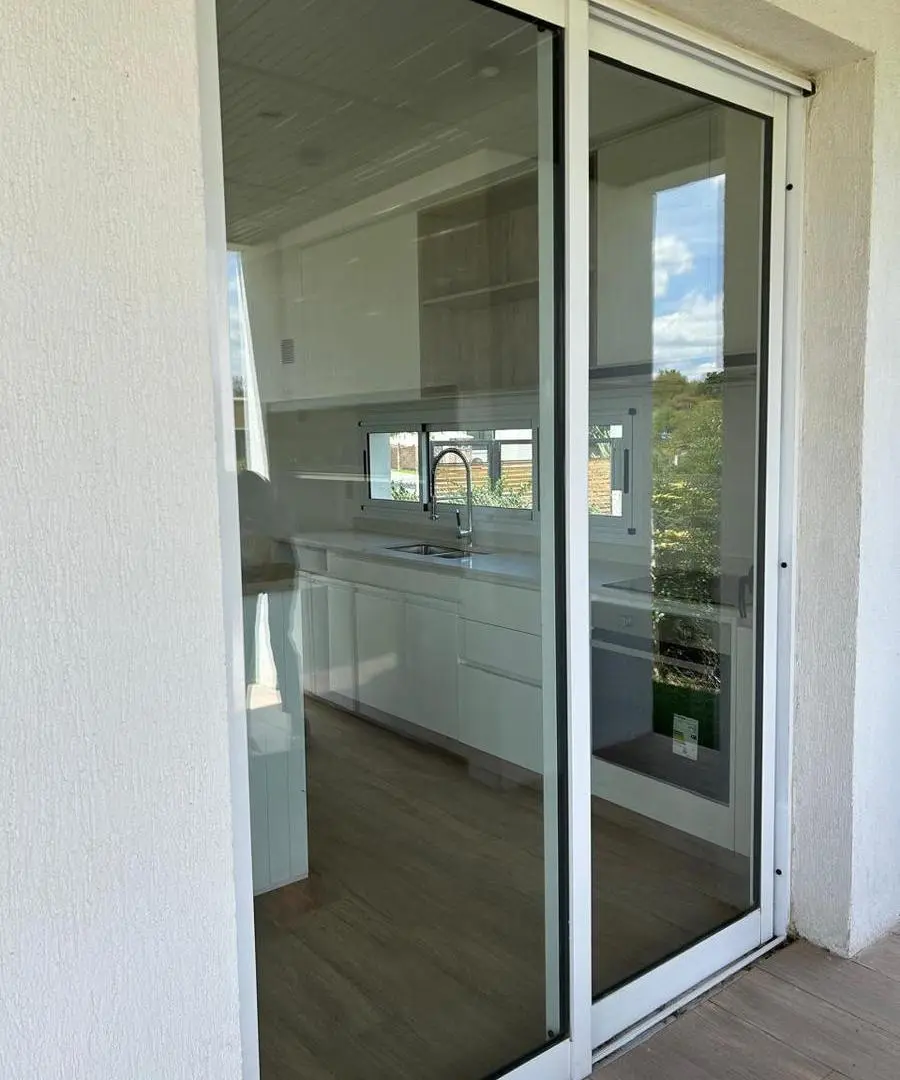 Espectacular casa a estrenar en el Barrio Santa Lucia, Pilar del Estea 2