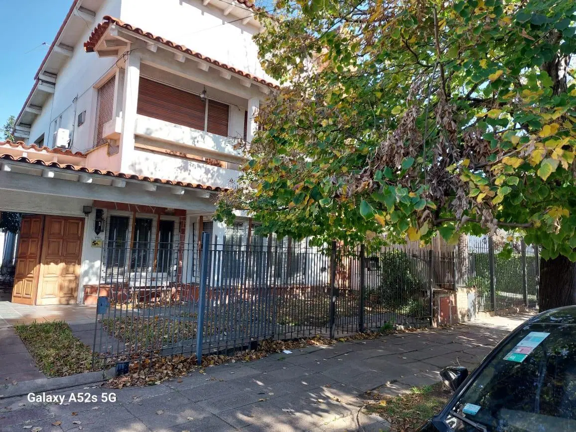 Casa en Castelar Norte, excelente ubicación 2