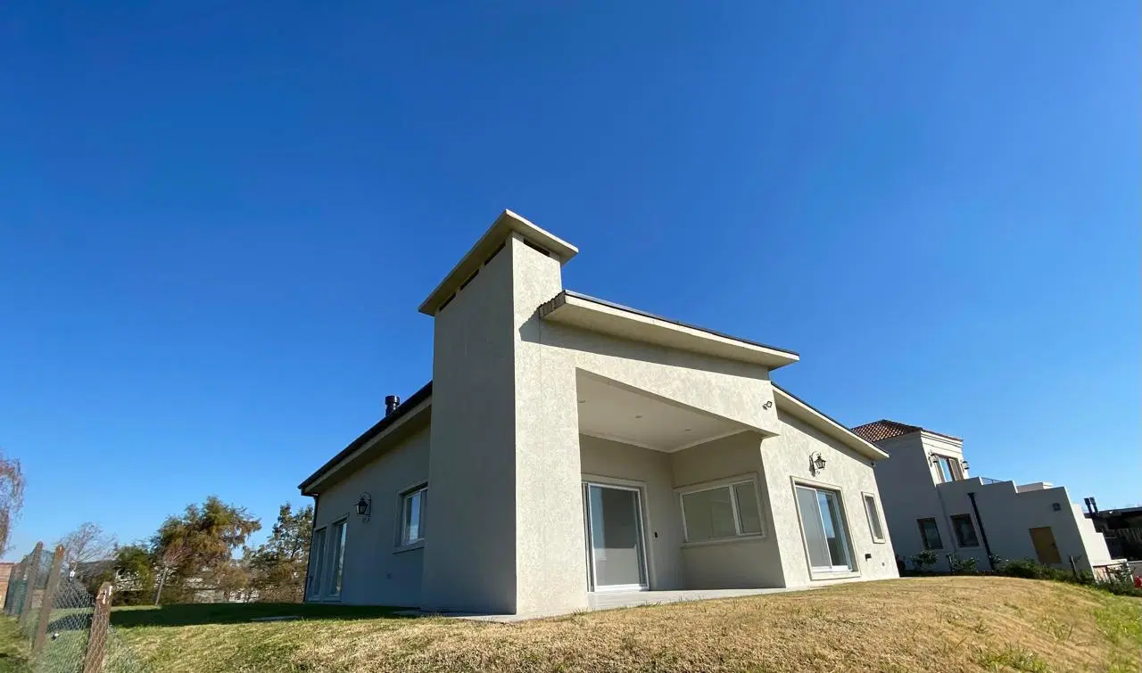 Casa en venta en barrio El Cazal, al río con amarra 1