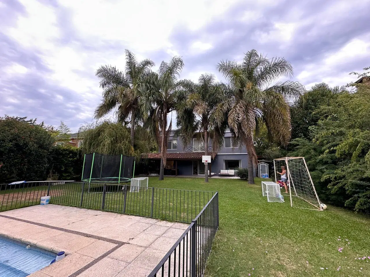 Casa en Venta con Renta en barrio El Portillo, inmejorable acceso 5