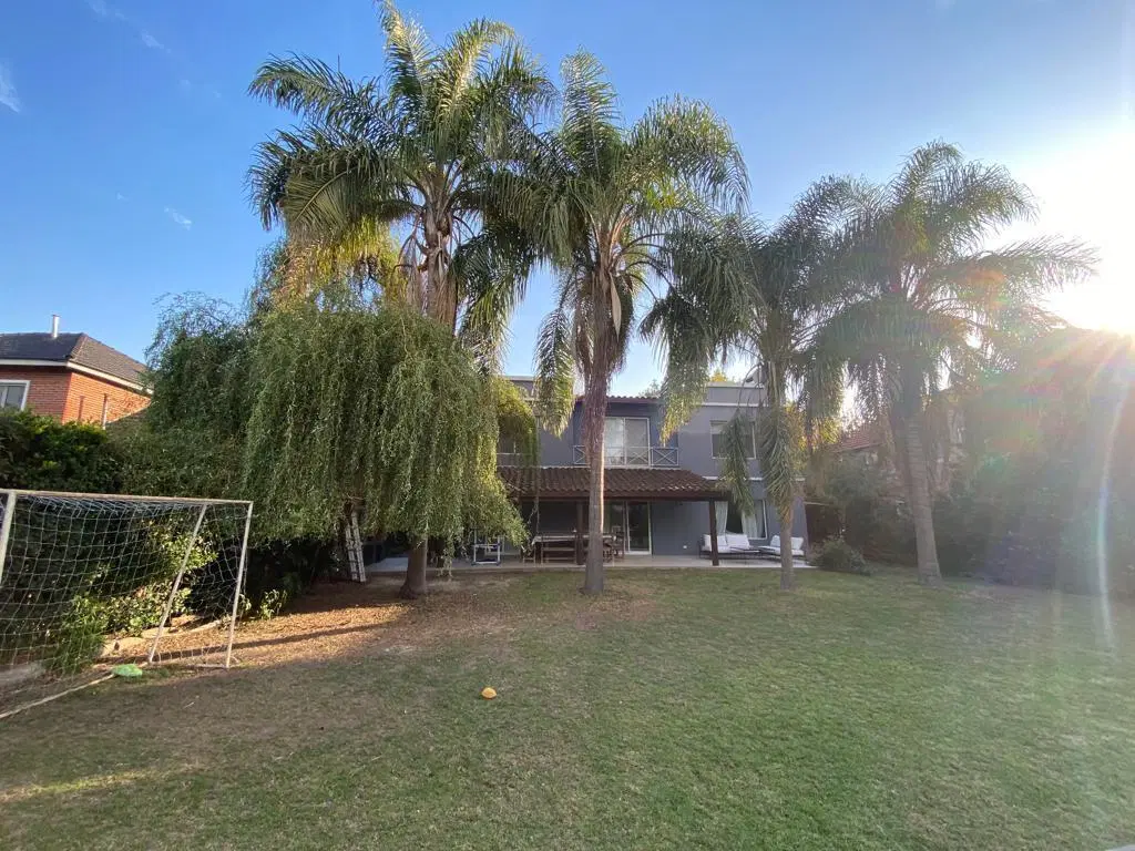 Casa en Venta con Renta en barrio El Portillo, inmejorable acceso 2