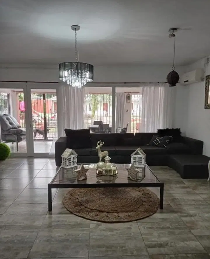 Hermosa Casa en Baradero. Oportunidad de inversión. 950 m2 Total. 1
