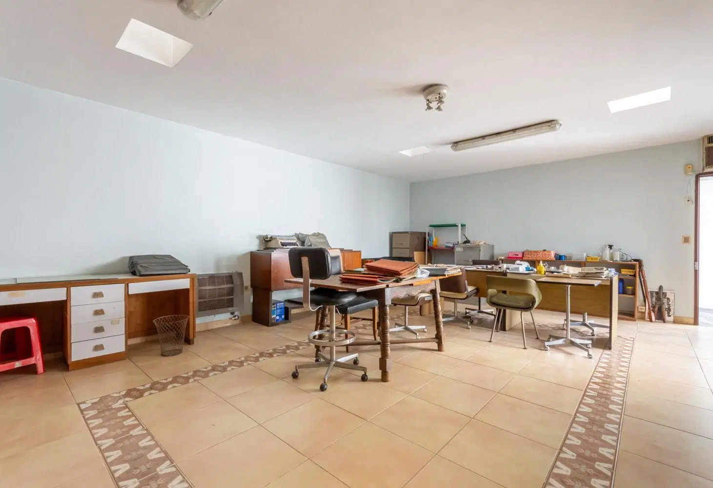 Inmueble en block ideal inversor - Local más 6 deptos u oficinas 3
