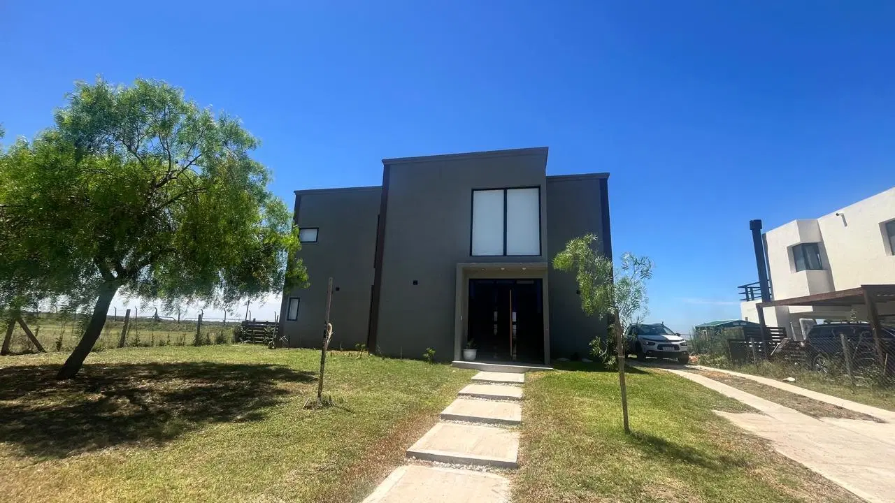 Casa en venta en Barrio San Sebastián Area 8 (120.000 y cuotas) 4