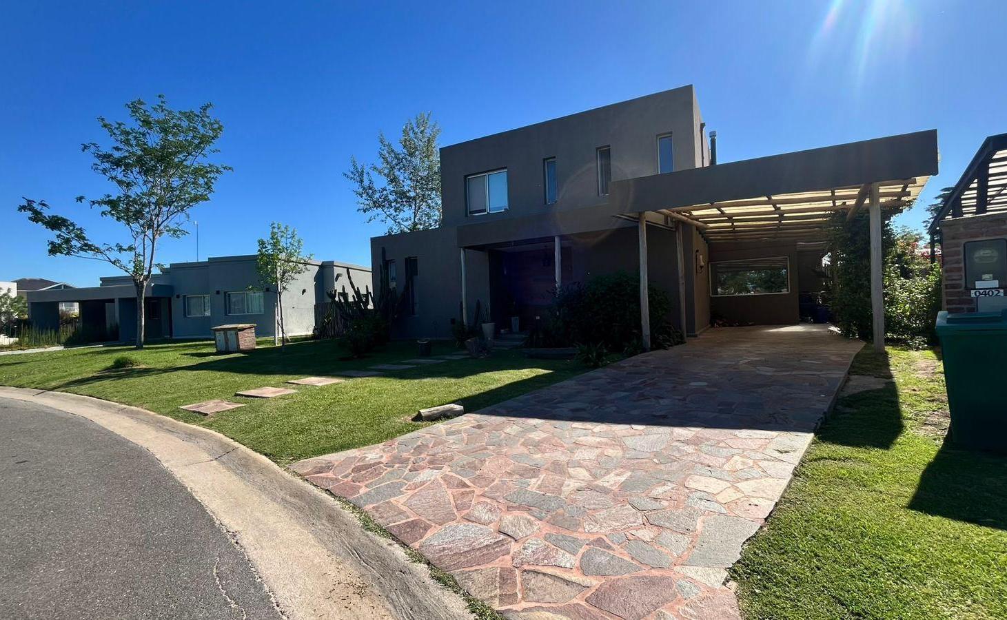 Foto de Hermosa casa con 3 dormitorios, 3 baños y cochera cubierta para dos, imagen 3
