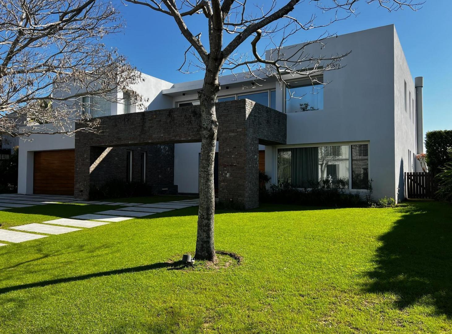 Exclusiva Residencia  en el Barrio El GOLF NORDELTA
