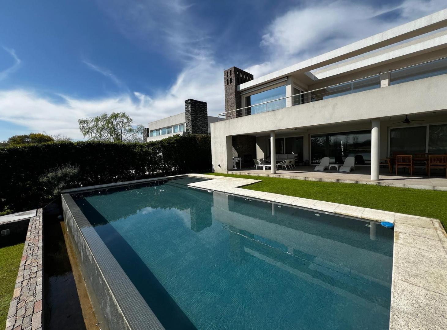Foto de Exclusiva Residencia en el Barrio El GOLF NORDELTA, imagen 1