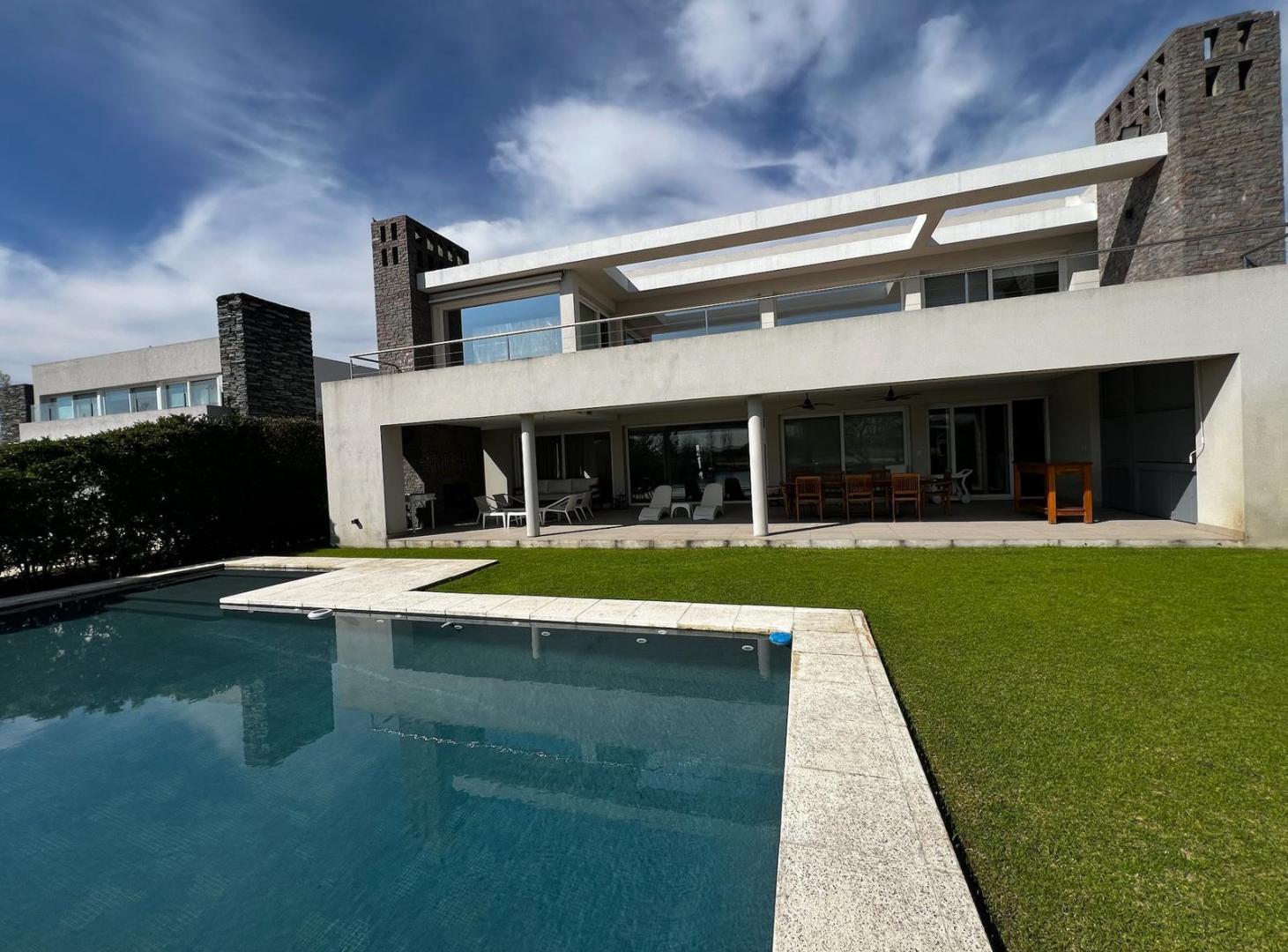 Foto de Exclusiva Residencia en el Barrio El GOLF NORDELTA, imagen 2