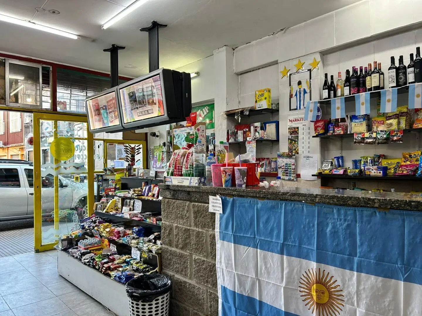 LOCAL COMERCIAL EN VENTA - A MTS DE PLAZA IRLANDA 4