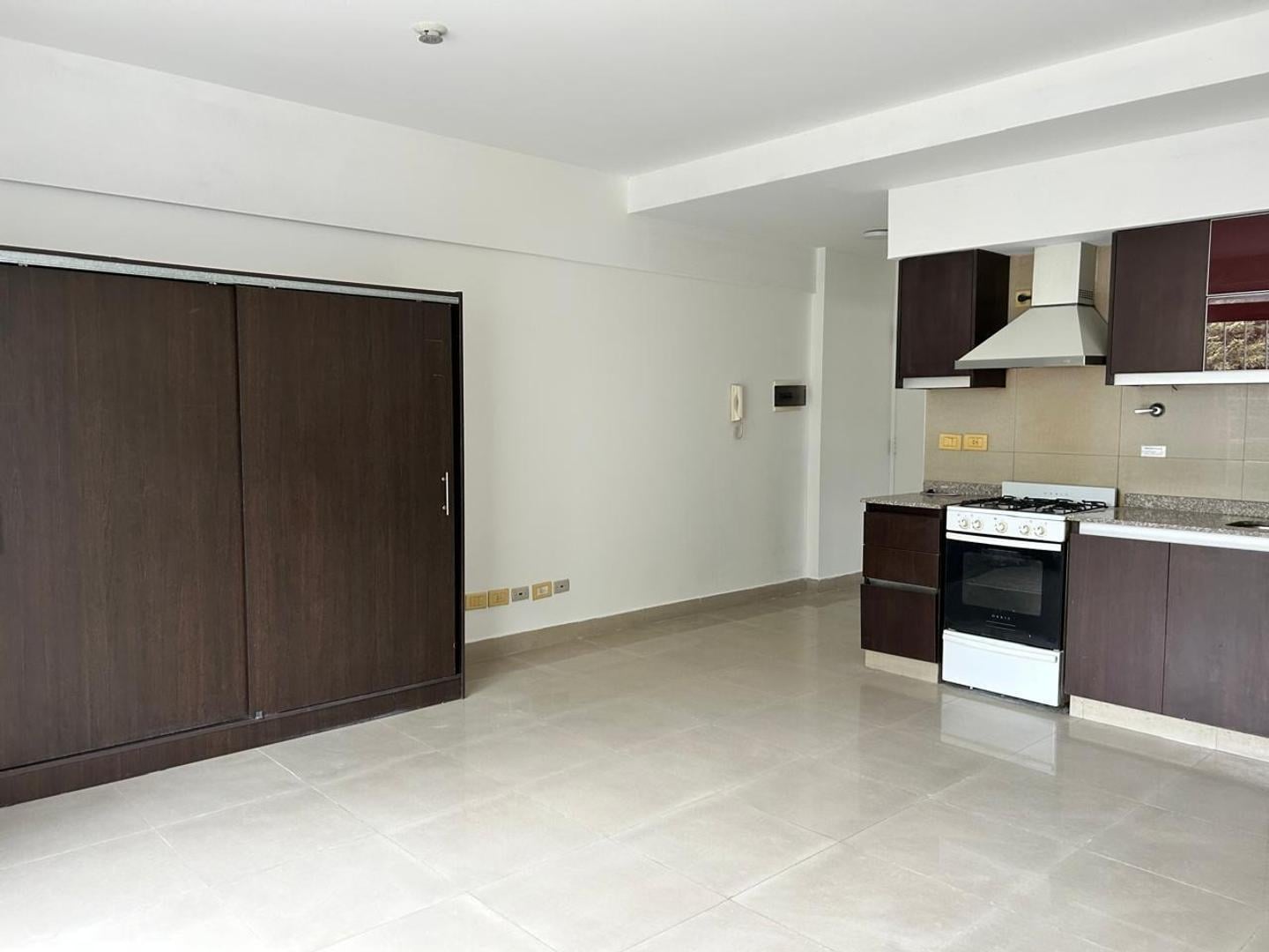 Foto de MONOAMBIENTE EN ALQUILER CON GRAN BALCÓN – DIRECTORIO Y HORT, imagen 1