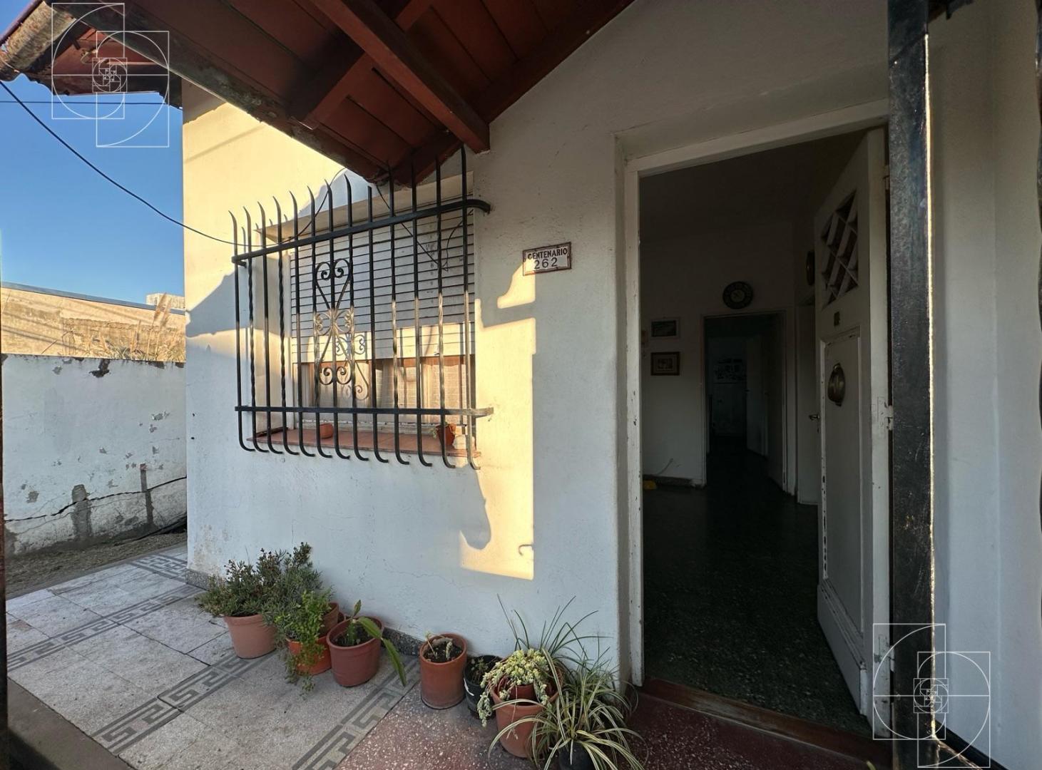 Foto de venta de casa con jardin en Ezeiza, imagen 2