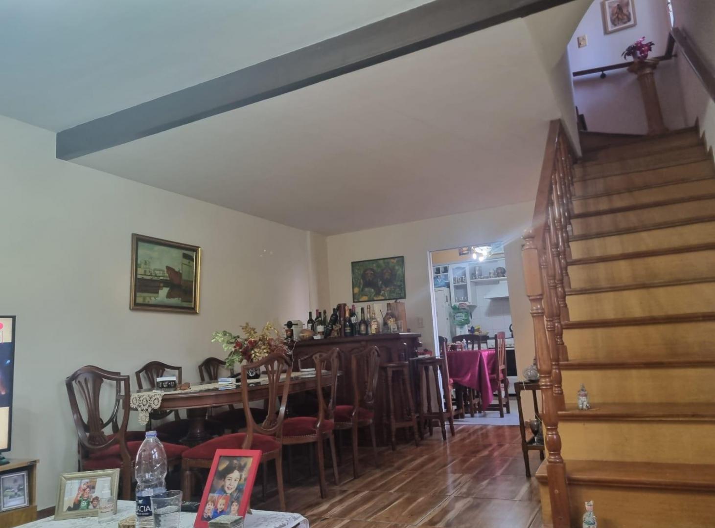 Foto de VENTA CASA TRIPLEX OLIVOS 5 AMBIENTES, imagen 2
