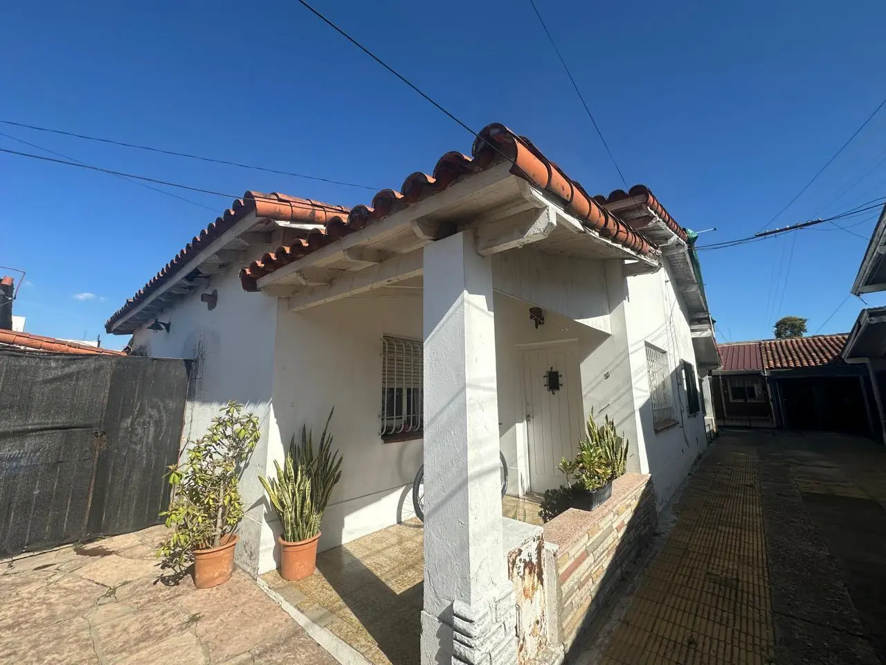 CASA EN VENTA 4 AMBIENTES CASTELAR NORTE APTA CREDITO 1
