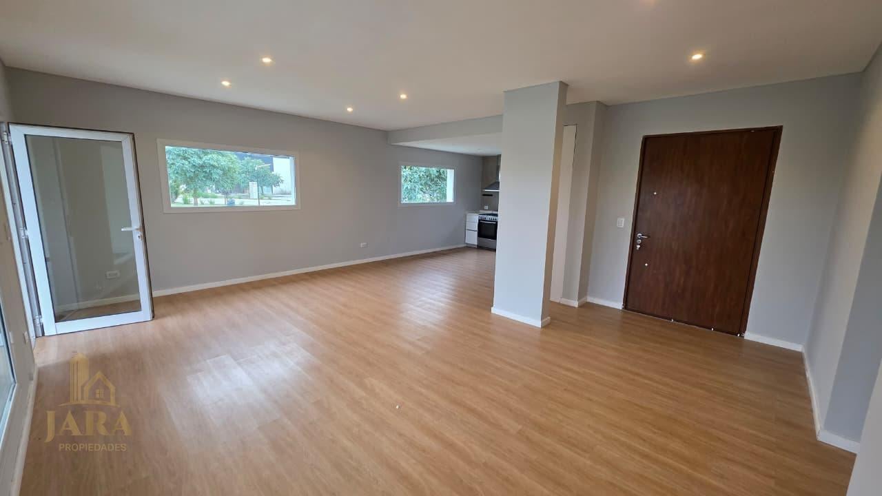 Foto de VENTA CASA 6 AMB A LA LAGUNA MAGALLANES, imagen 4