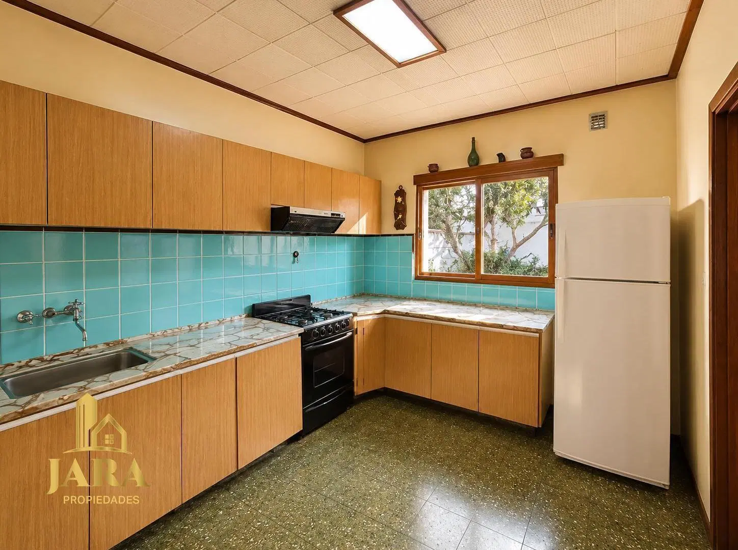 Venta Casa 2 amb. c/patio y cochera. 8