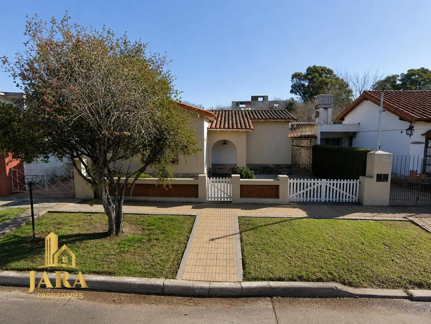 Venta Casa 2 amb. c/patio y cochera. 2