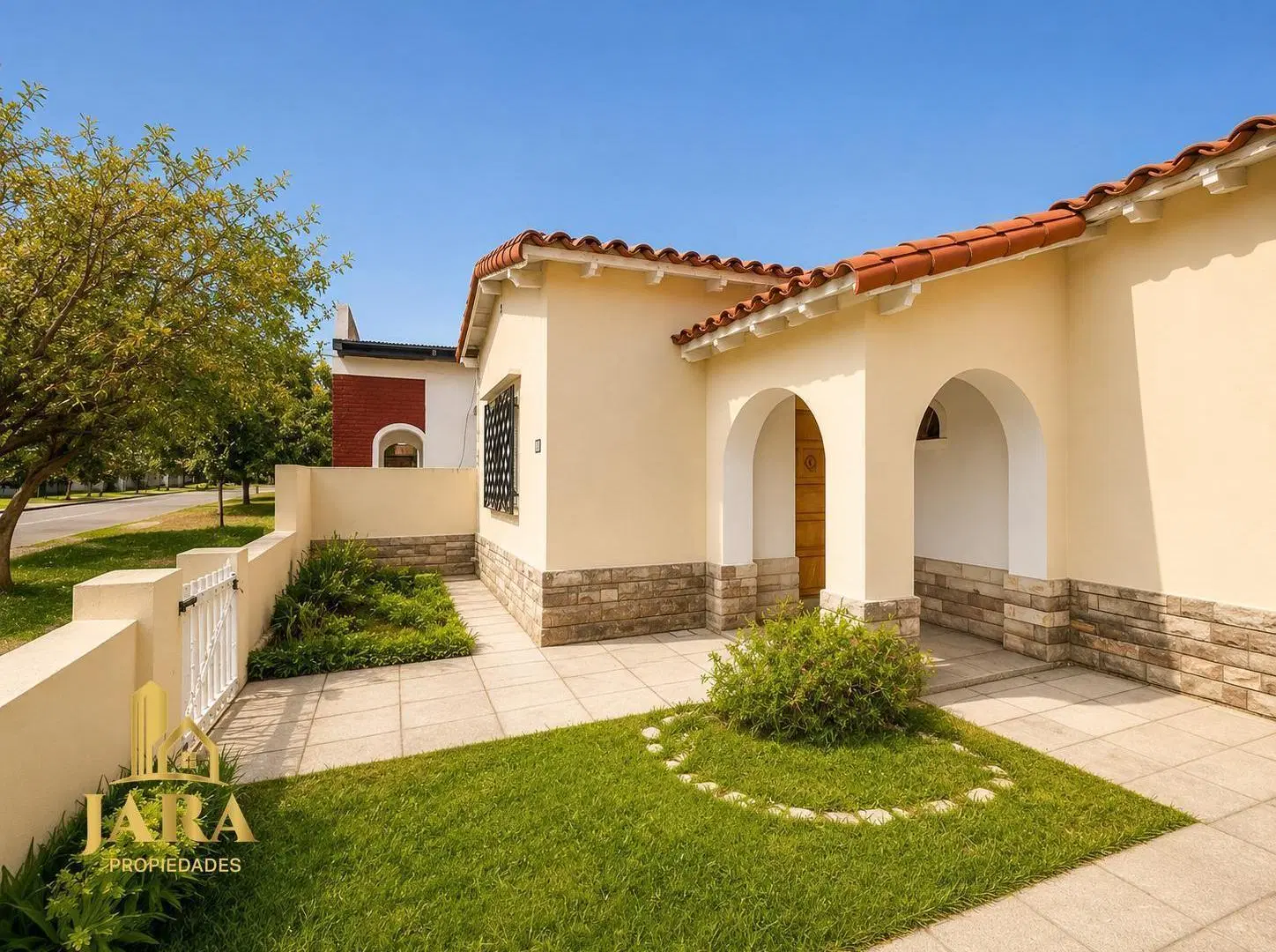 Venta Casa 2 amb. c/patio y cochera. 5
