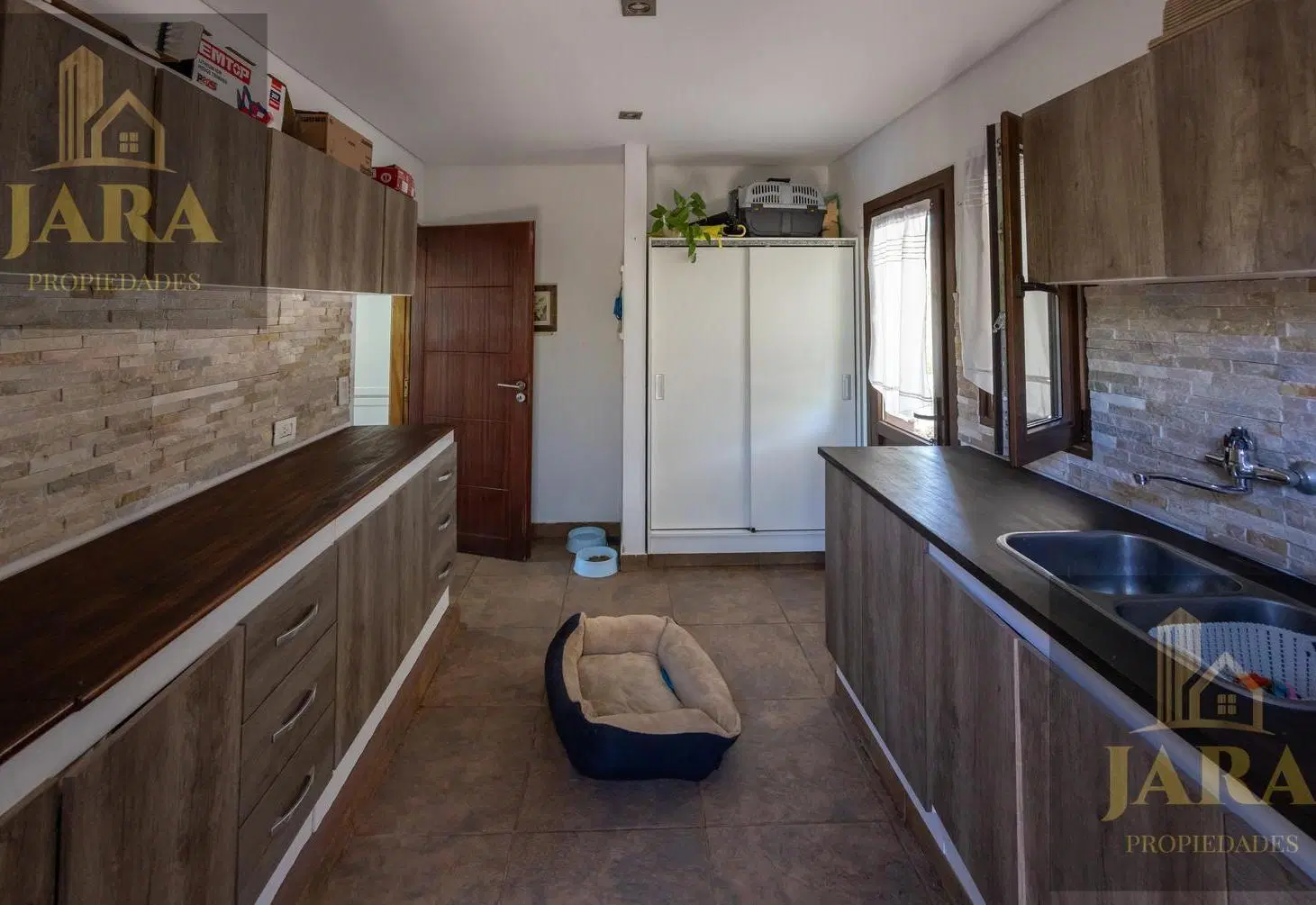 VENTA CASA 8 AMBIENTES NUEVO QUILMES LAGUNA CENTRAL 8