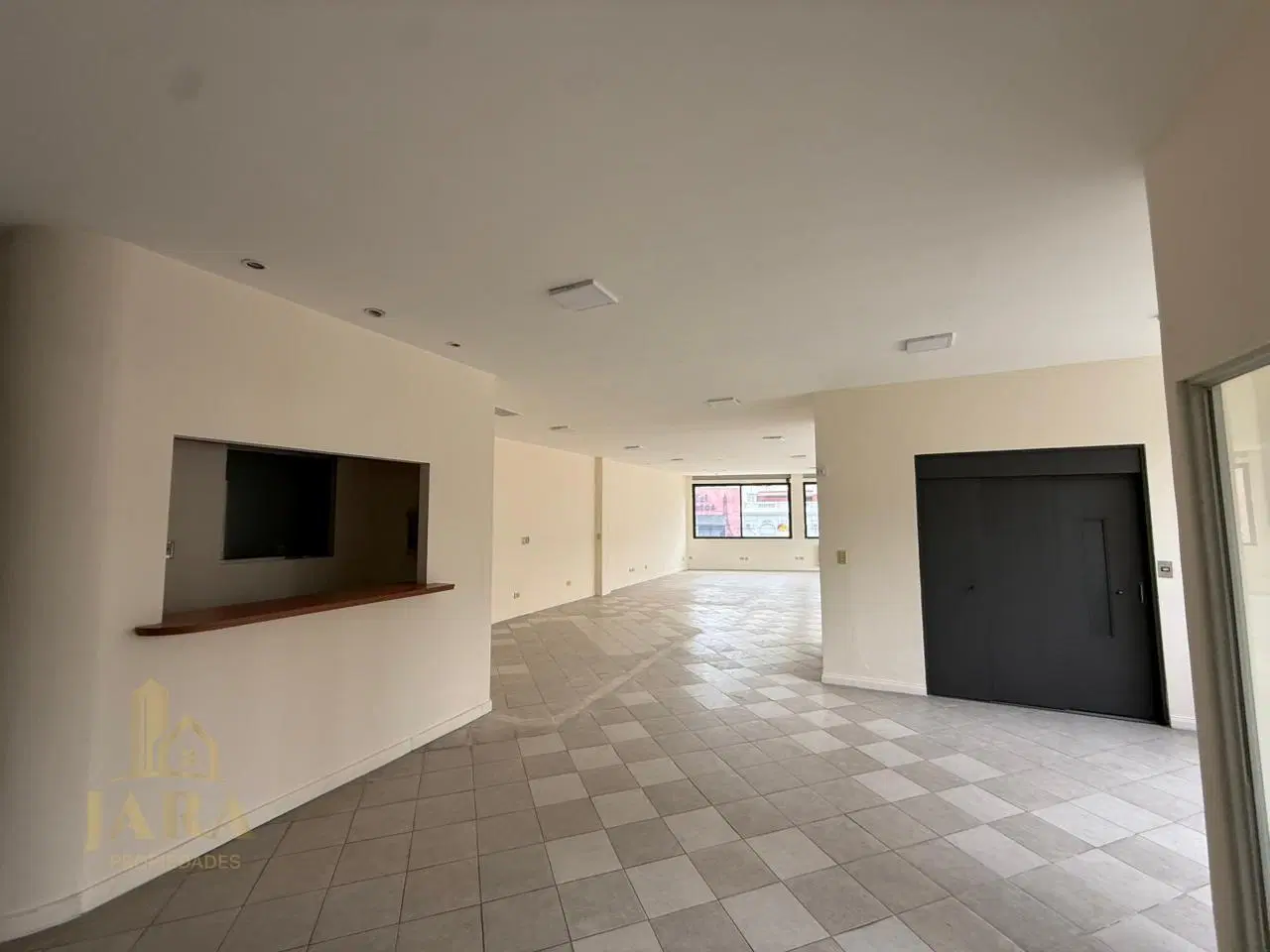 Local Comercial en Avellaneda, Avenida Mitre 8