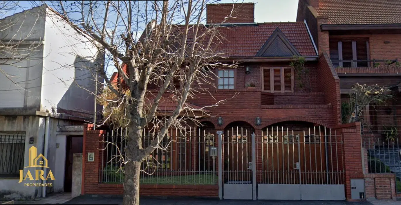 Venta casa 4 Amb. parque pileta quincho y cochera - Calle Azcuenaga 1771 5
