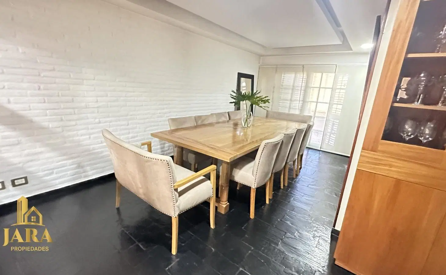 Venta casa 4 Amb. parque pileta quincho y cochera - Calle Azcuenaga 1771 2