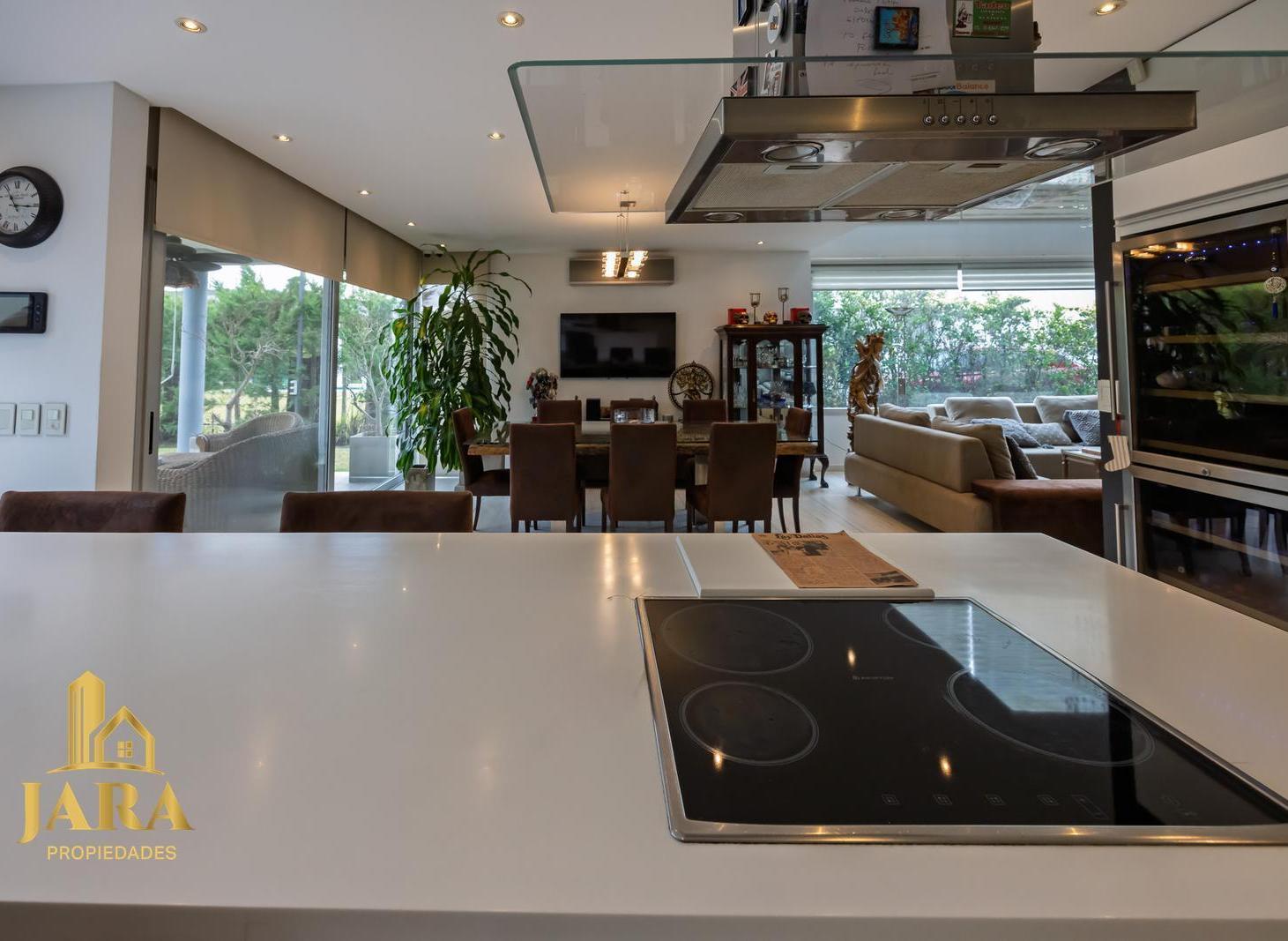 Foto de Venta Casa de Estilo Moderno en Barrio Privado Nuevo Quilmes, imagen 1