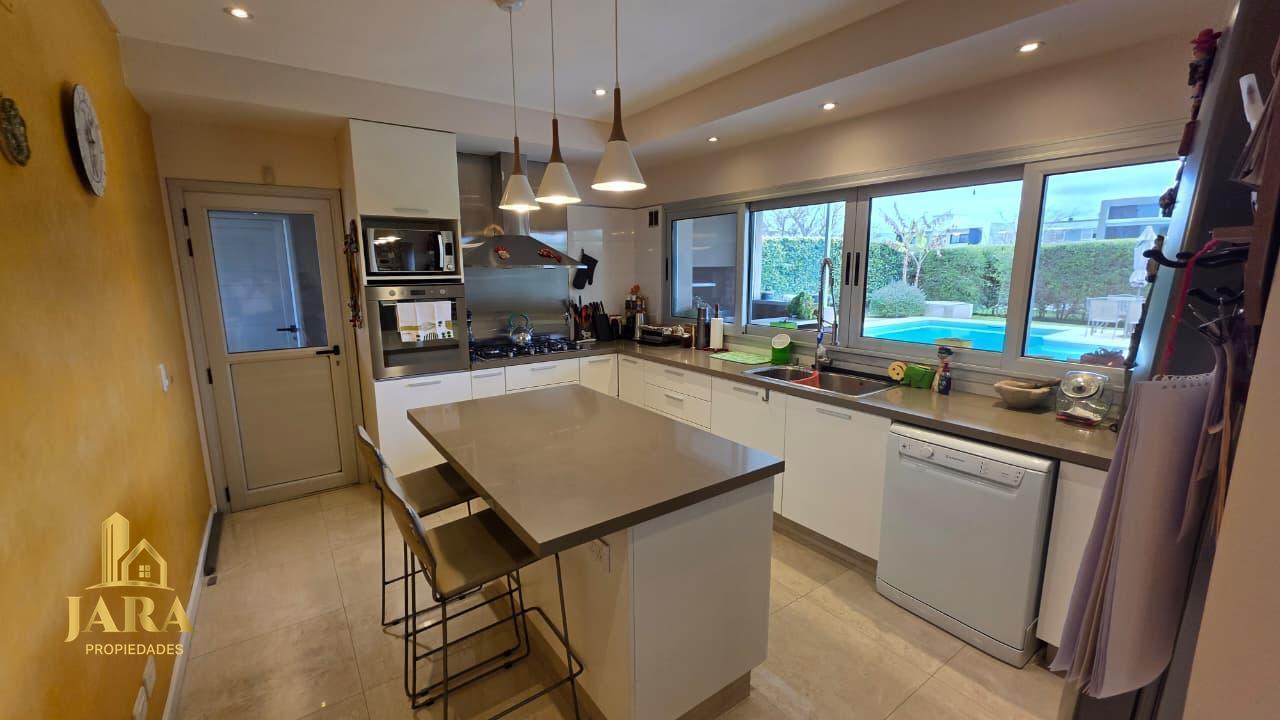 Foto de Alquiler Casa en Nuevo Quilmes con pileta, parrilla, estilo moderno, imagen 2