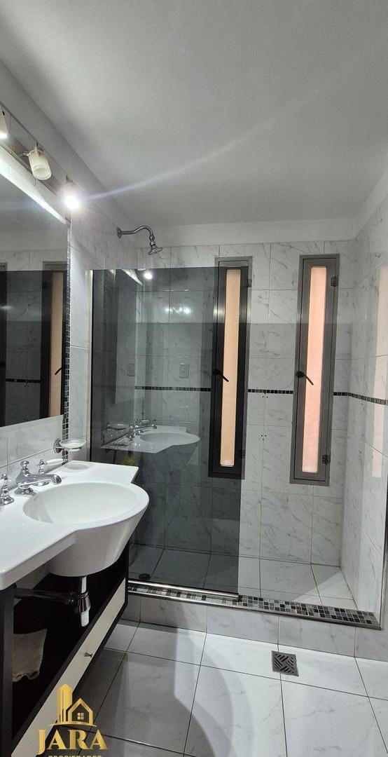 Foto de Venta Casa 5 amb - cochera - Bernal, imagen 4