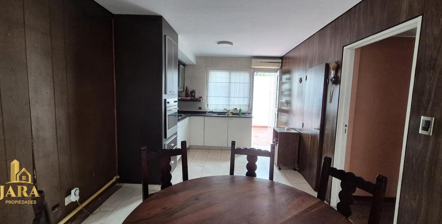 Foto de Venta Casa 5 amb - cochera - Bernal, imagen 5